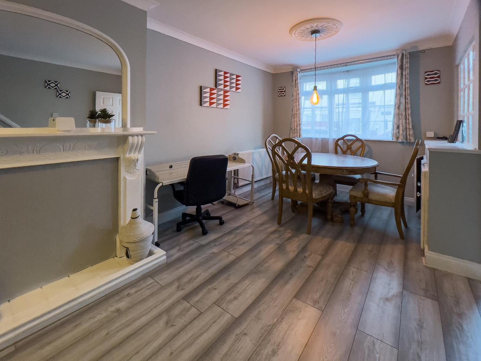 Spacious Retreat - Remote Worker & Family Friendly Portsmouth Exterior foto