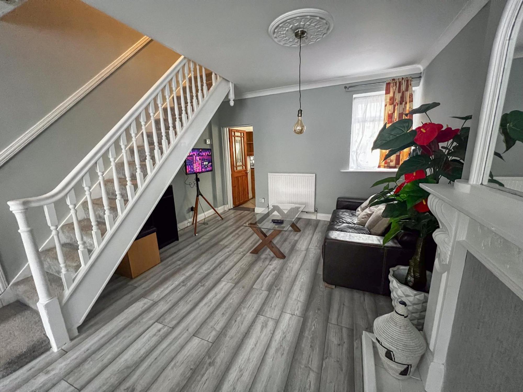 Spacious Retreat - Remote Worker & Family Friendly Portsmouth Exterior foto
